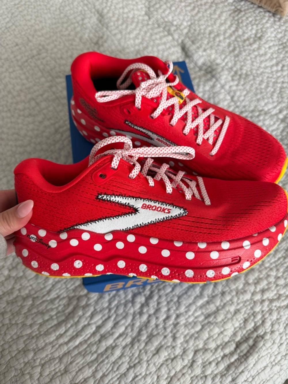 Brooks runDisney Minnie shoes